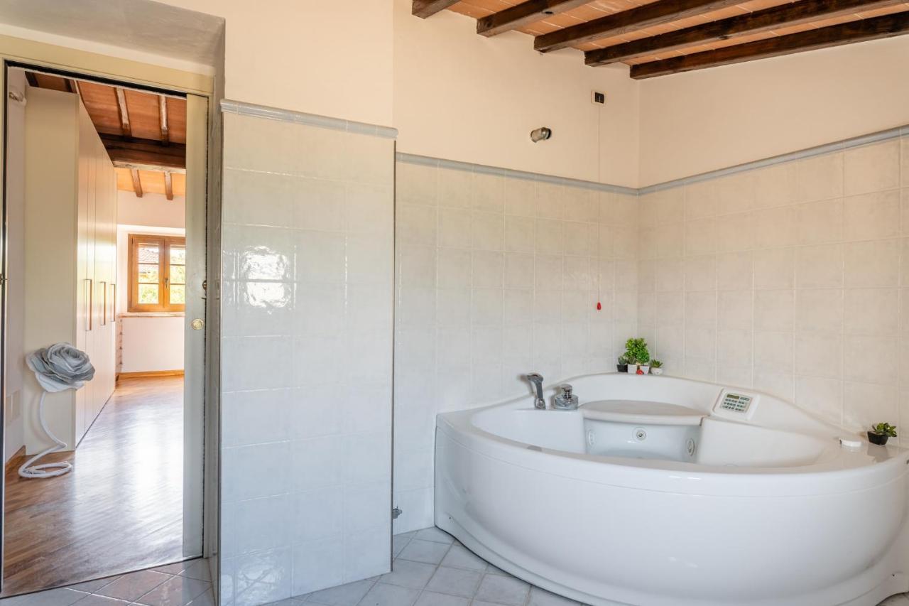 Casa Vecchia Rooms And Parking Gambassi Terme Exteriér fotografie