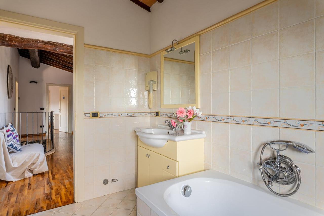 Casa Vecchia Rooms And Parking Gambassi Terme Exteriér fotografie